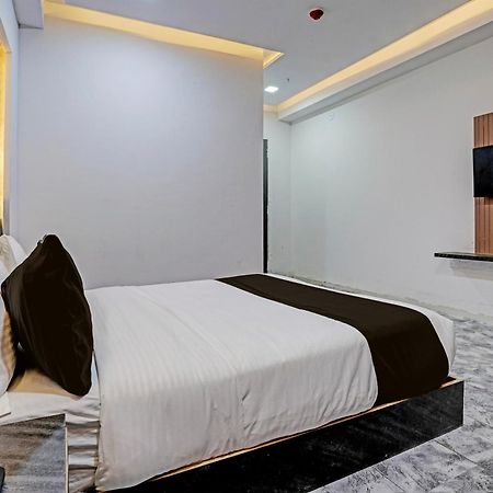 Hotel O Star Galaxy Surat Esterno foto