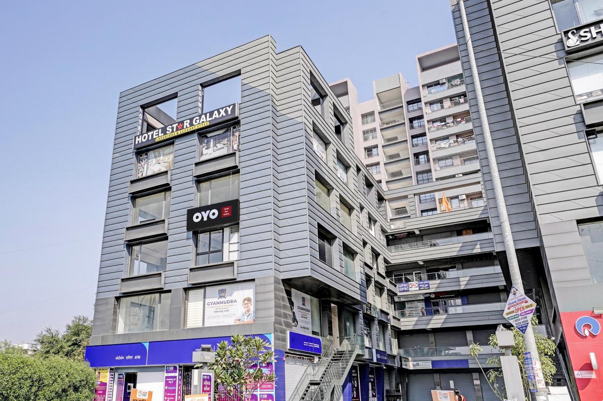 Hotel O Star Galaxy Surat Esterno foto