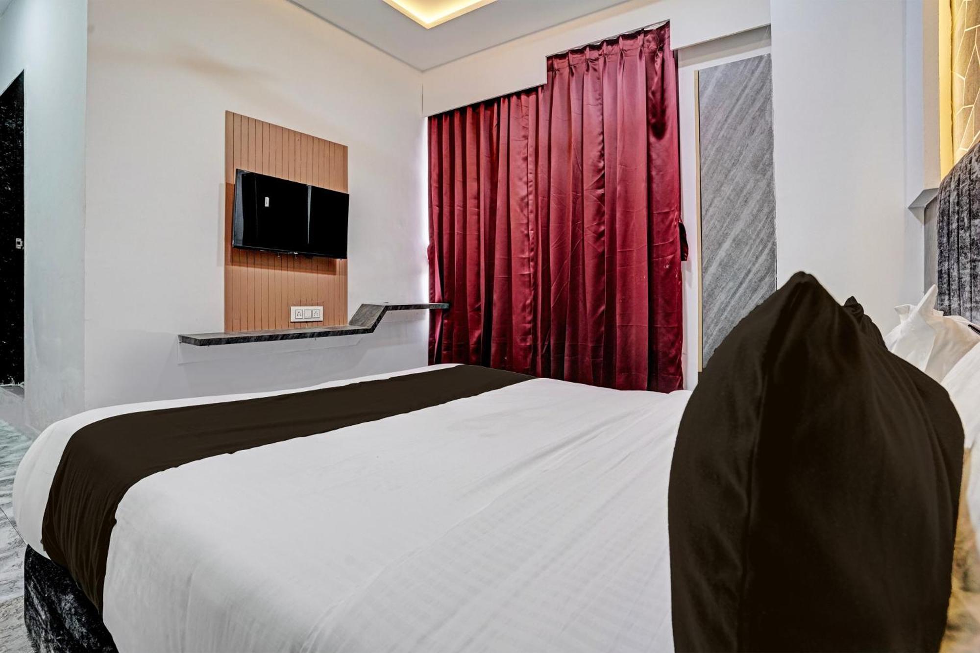 Hotel O Star Galaxy Surat Esterno foto