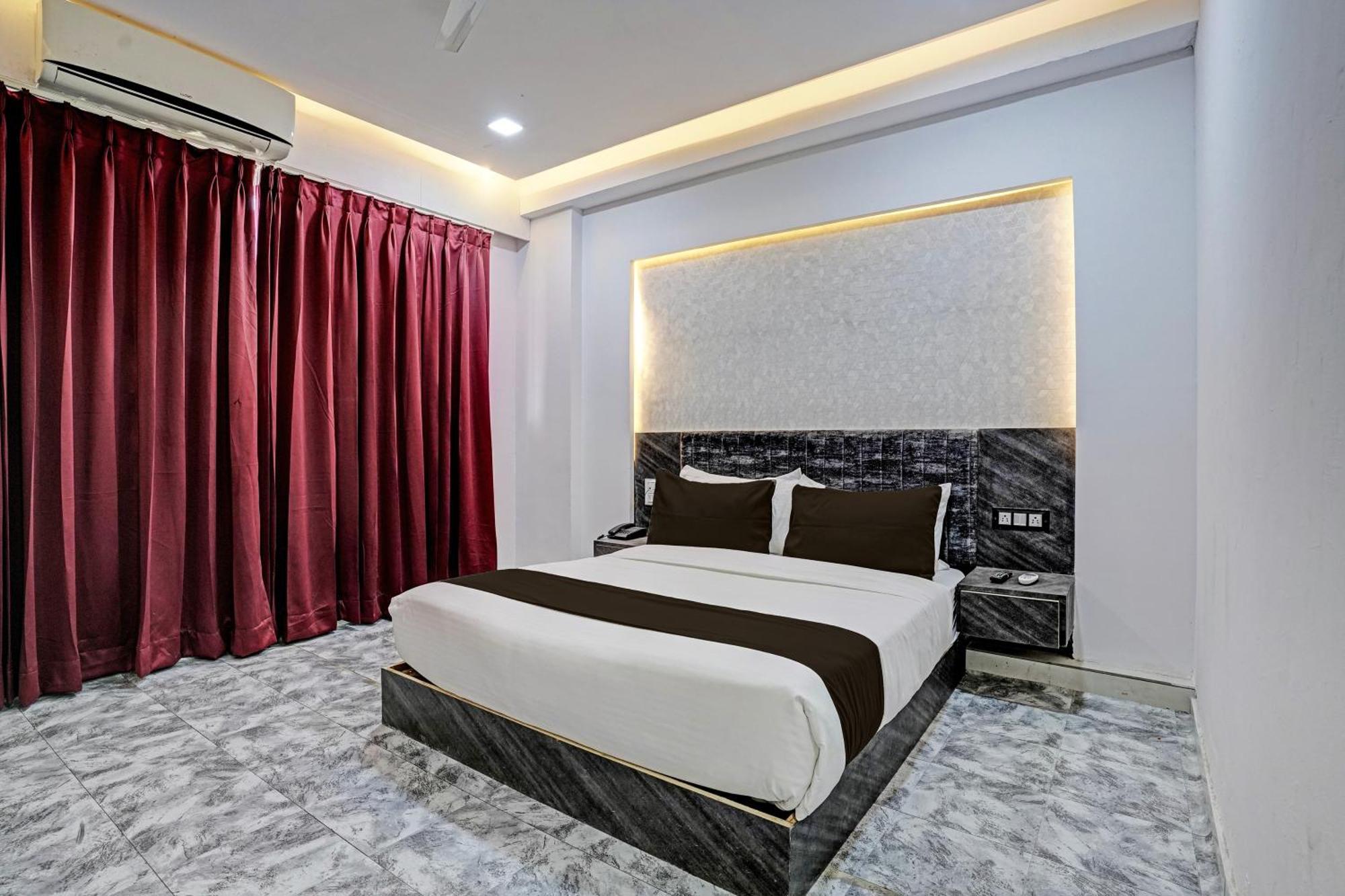 Hotel O Star Galaxy Surat Esterno foto