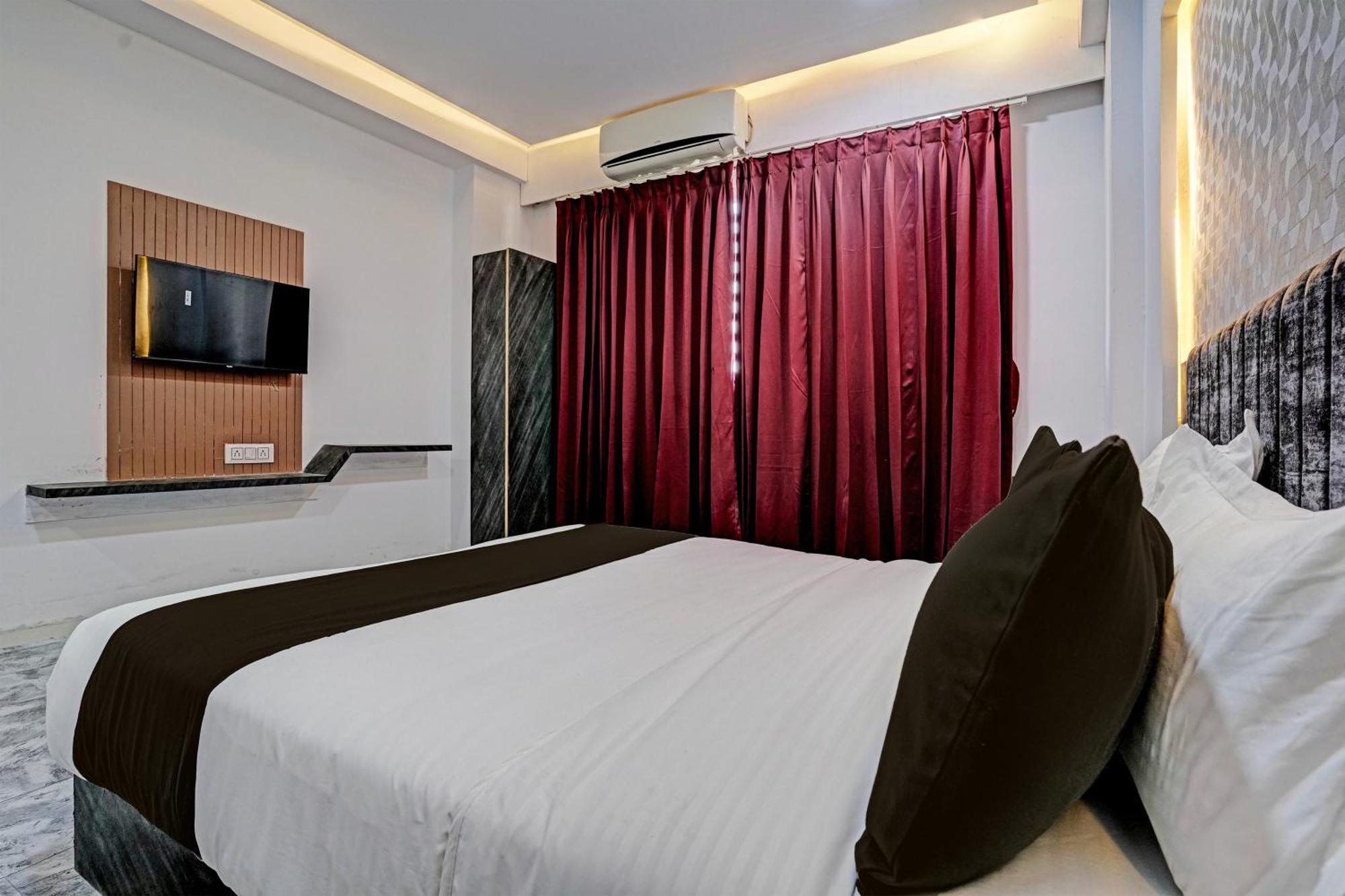 Hotel O Star Galaxy Surat Esterno foto