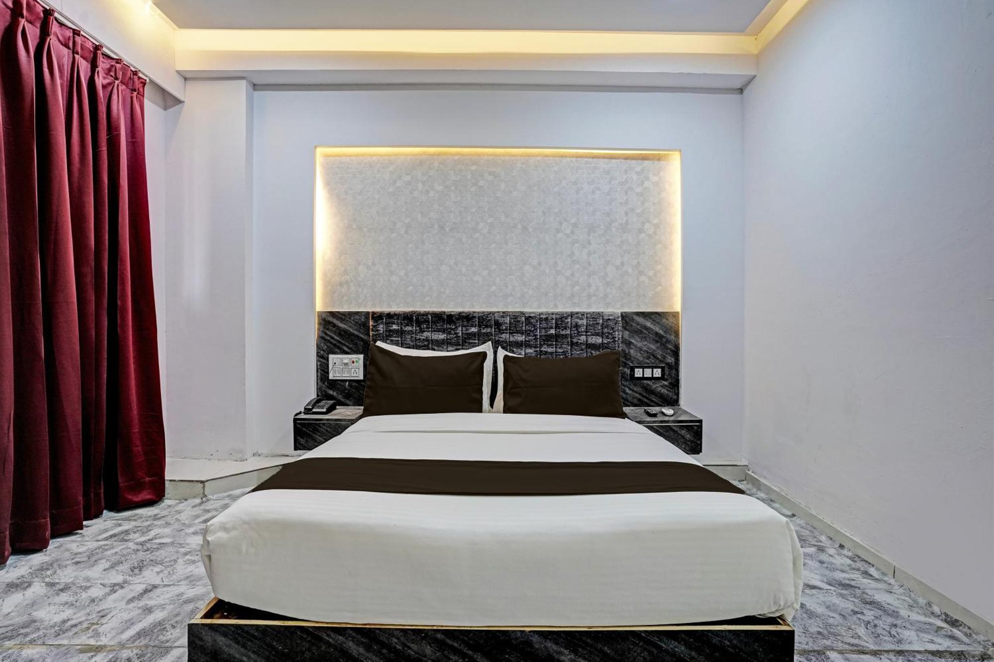 Hotel O Star Galaxy Surat Esterno foto